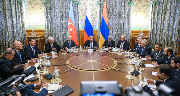 Rusya, Azerbaycan ve Ermenistan Dışişleri Bakanları Moskova’da barış anlaşmasını görüştü