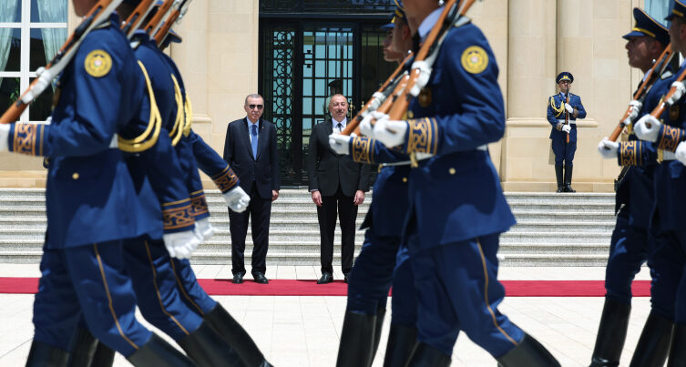 Cumhurbaşkanı Erdoğan’a Azerbaycan’da resmi karşılama