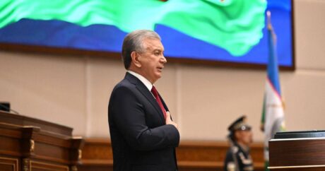 Özbekistan’da cumhurbaşkanı seçimini kazanan Mirziyoyev, görevine başladı
