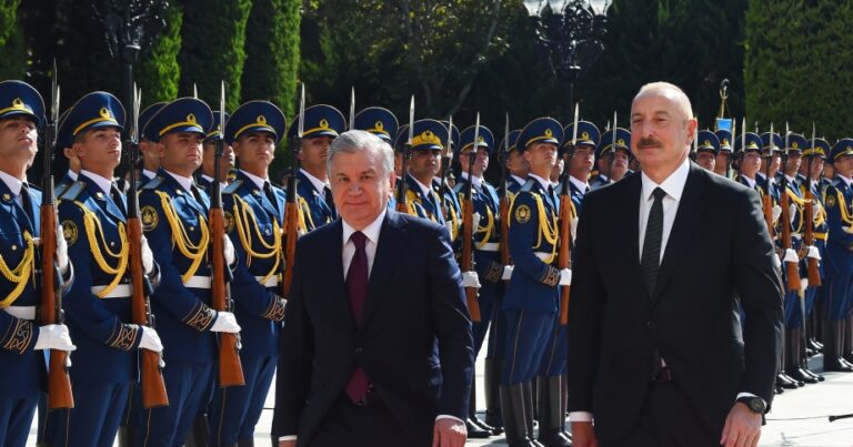 Özbekistan Cumhurbaşkanı Mirziyoyev Azerbaycan`a geldi