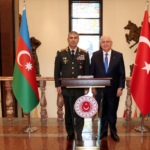 Azerbaycan ve Türkiye Savunma Bakanları arasında telefon görüşmesi gerçekleşti