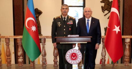 Azerbaycan ve Türkiye Savunma Bakanları arasında telefon görüşmesi gerçekleşti