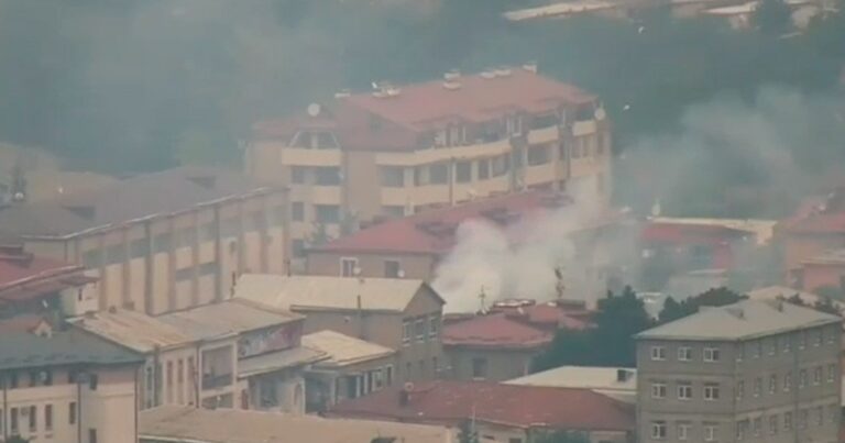 Ermeniler Hankendi şehrinde kasıtlı yangınlar çıkarıyor, arşivleri imha ediyor