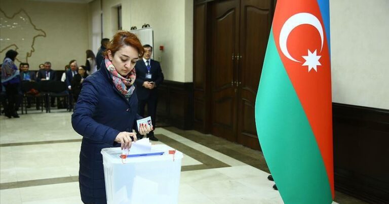 Azerbaycan’da erken cumhurbaşkanı seçiminde Karabağ’daki 20 bin seçmen de oy kullanacak