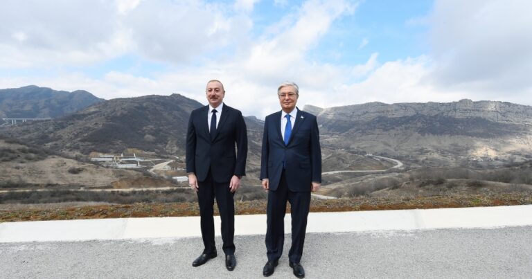 Aliyev ve Tokayev işgalden kurtarılan bölgeleri ziyaret ettiler
