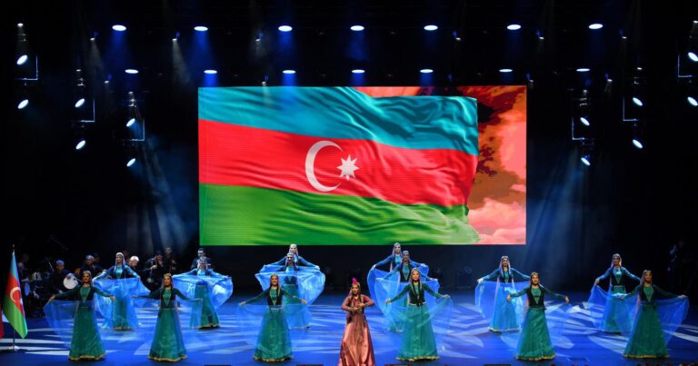 Azerbaycan Bağımsızlık Günü kutlandı