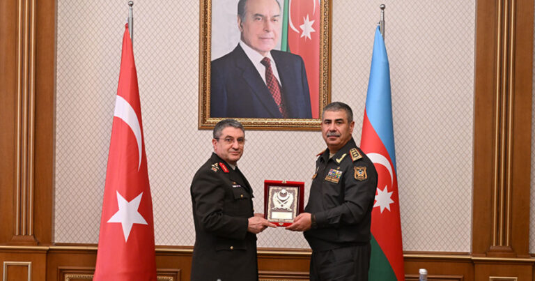 Kara Kuvvetleri Komutanı Orgeneral Bayraktaroğlu, Bakan Hasanov’la görüştü