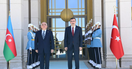 Başbakan Esatov, Türkiye Cumhurbaşkanı Yardımcısı Yılmaz ile bir araya geldi
