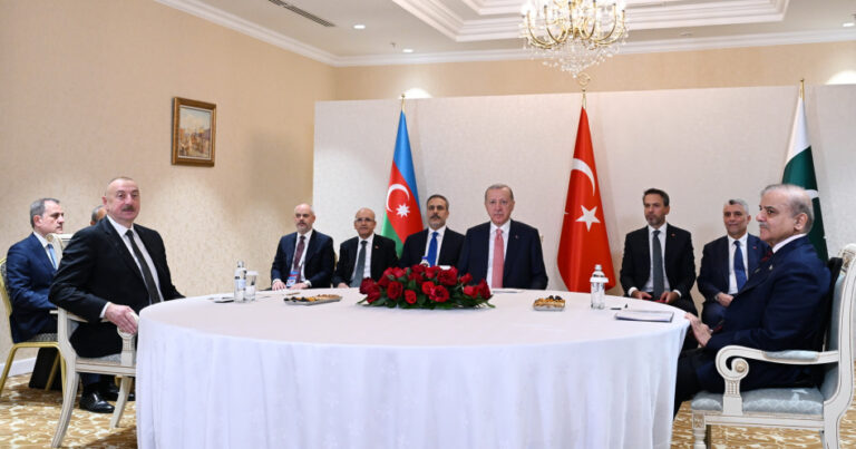 Erdoğan, Aliyev ve Şerif Kazakistan`da üçlü toplantı yaptı