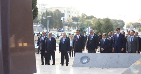 TDT sağlık bakanları Bakü’de şehitlikleri ziyaret etti