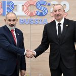 Cumhurbaşkanı Aliyev Kazan`da Paşinyan ile bir araya geldi