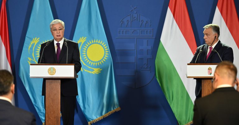 Kazakistan Cumhurbaşkanı Tokayev Macaristan Başbakanı Orban ile bir araya geldi