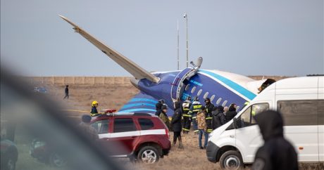 Azerbaycanlı yetkililer, Kazakistan’da düşen uçağın Rus füzesiyle vurulduğu iddialarını doğruladı